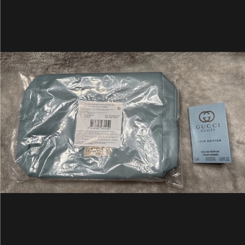 Gucci Blue Shaving Kit - Picture 7 of 7